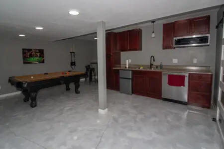 ae6dd94d 2714 4c8f a83d 6006aa716586