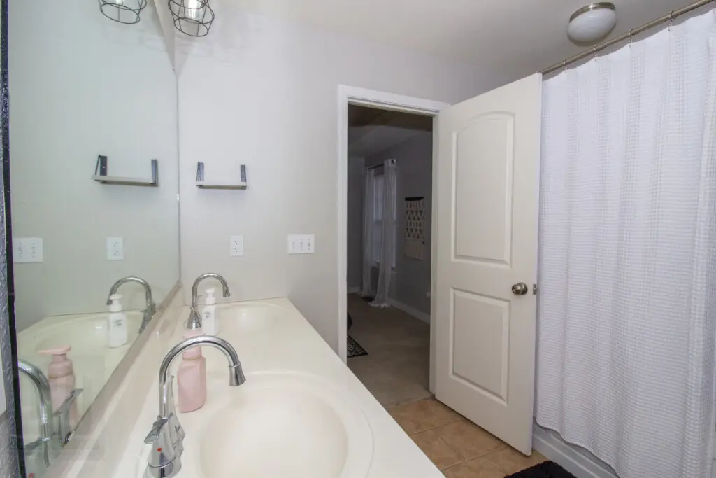 53206785 dc58 4bf1 935e 5bee9391c684